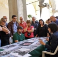 0020_la-lettura-di-portfolio-nel-chiostro